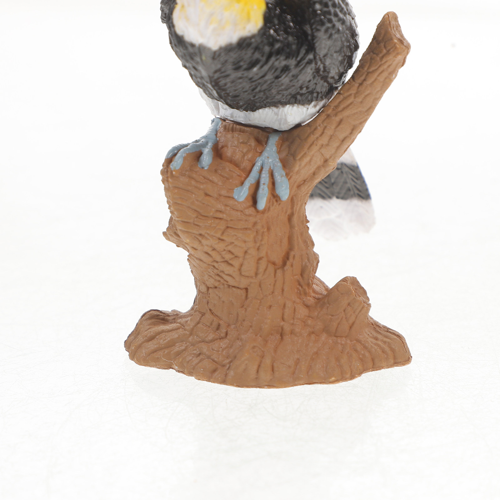 Vivid Bird Statue Plastic Gard - огляд і ціна Home Decor Simulator