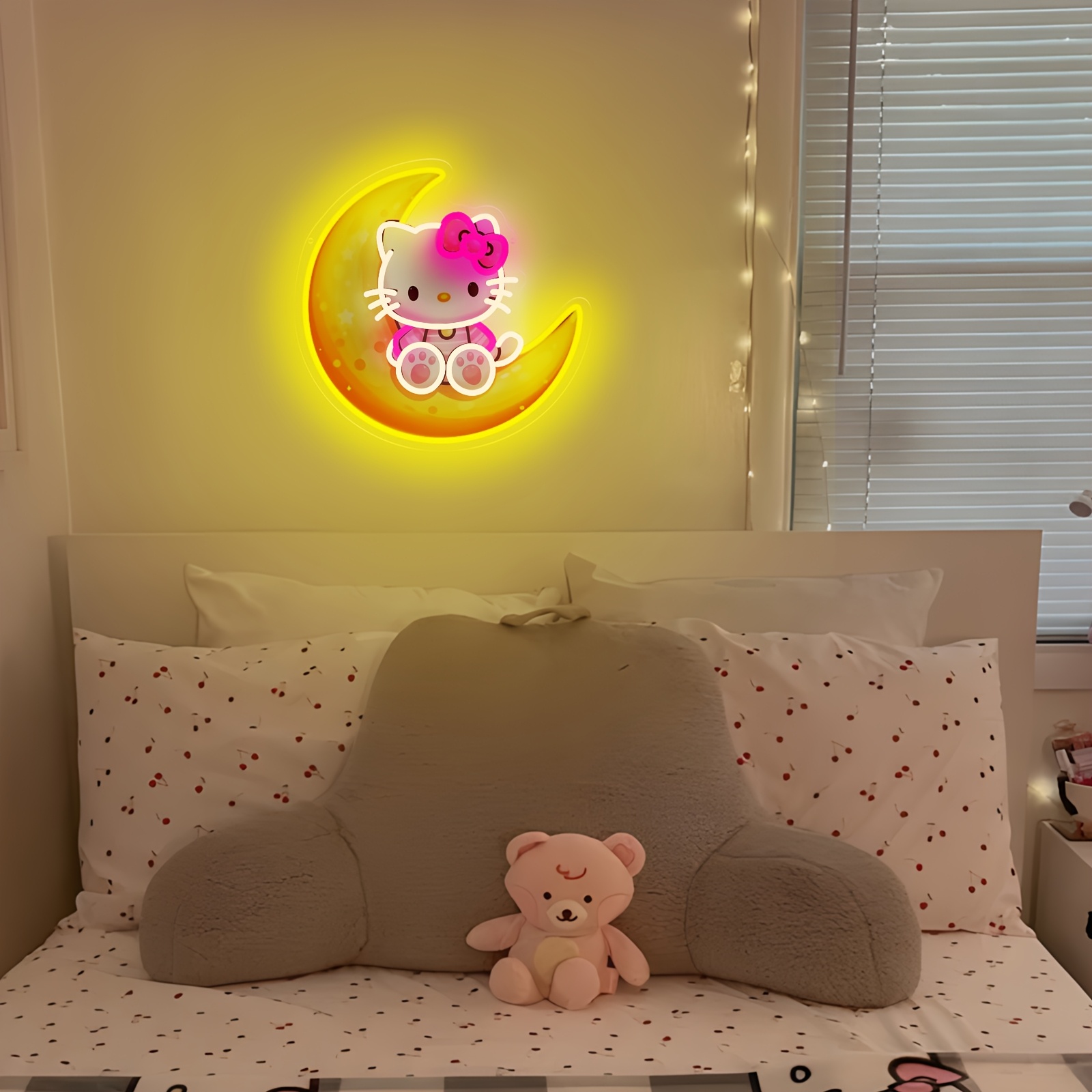 Hello Kitty on Moon Yellow Cut - огляд і ціна Home Decor Yellow